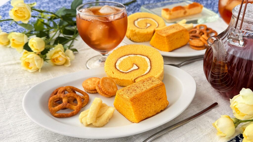 無印良品_季節限定のレモン菓子やアイスティーが並んでいる様子