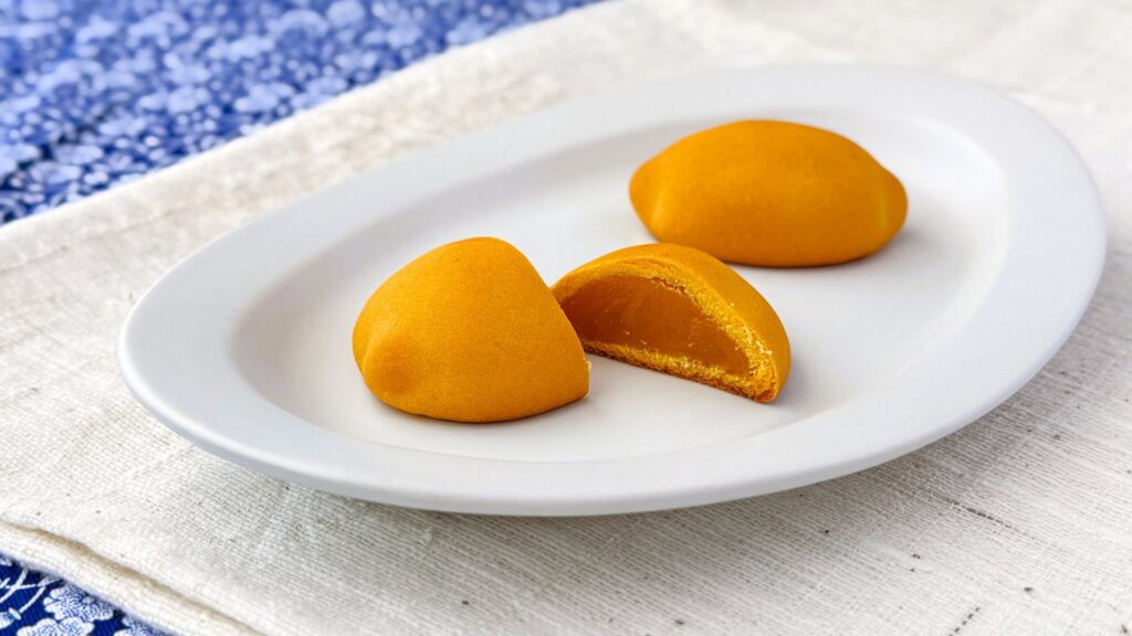 無印良品_白皿に盛り付けた「瀬戸内レモンまんじゅう」