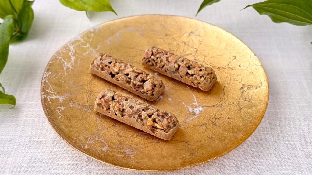 金沢お土産_あいの風「加賀棒ほうじ茶サンド」の皿のせ