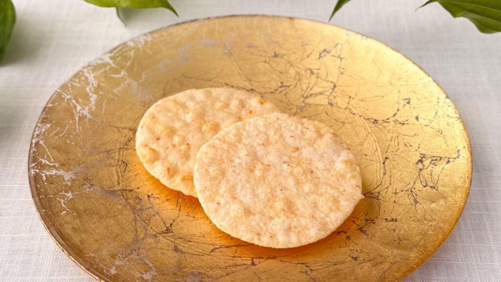 金沢お土産_ささら屋「甘えびせんべい えび恋し」の皿のせ