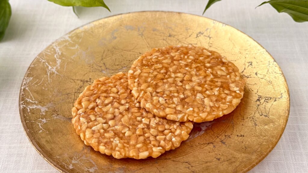 金沢お土産_俵屋「あめまる ぴーなつ」の皿のせ