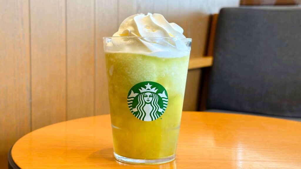 スターバックス_グラスに入った「グラン マスカット フラペチーノ®」