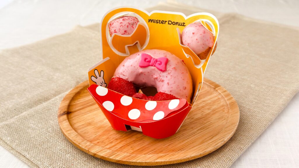 ミスタードーナツ_パッケージに入った「ふわふわシューストロベリーリング <ミニーマウス>」