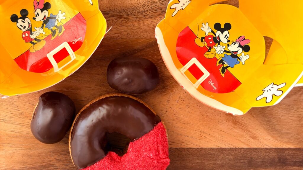 ミスタードーナツ_「ふわふわシューチョコリング<ミッキーマウス>」とパッケージ
