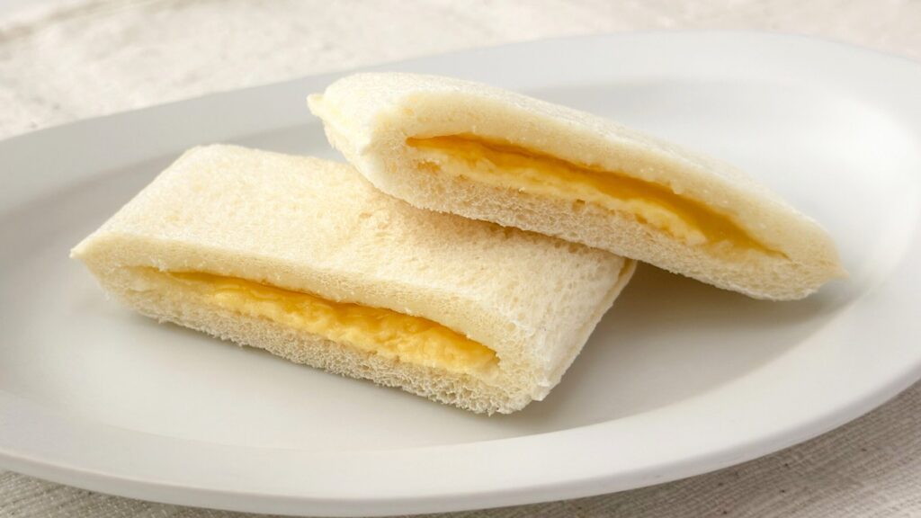 山崎製パン_ランチパック「梨ジャム＆カスタード 千葉県産梨」の断面