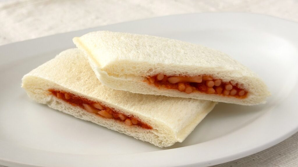 山崎製パン_ランチパック「ナポリタン 熊本県産トマト」の断面