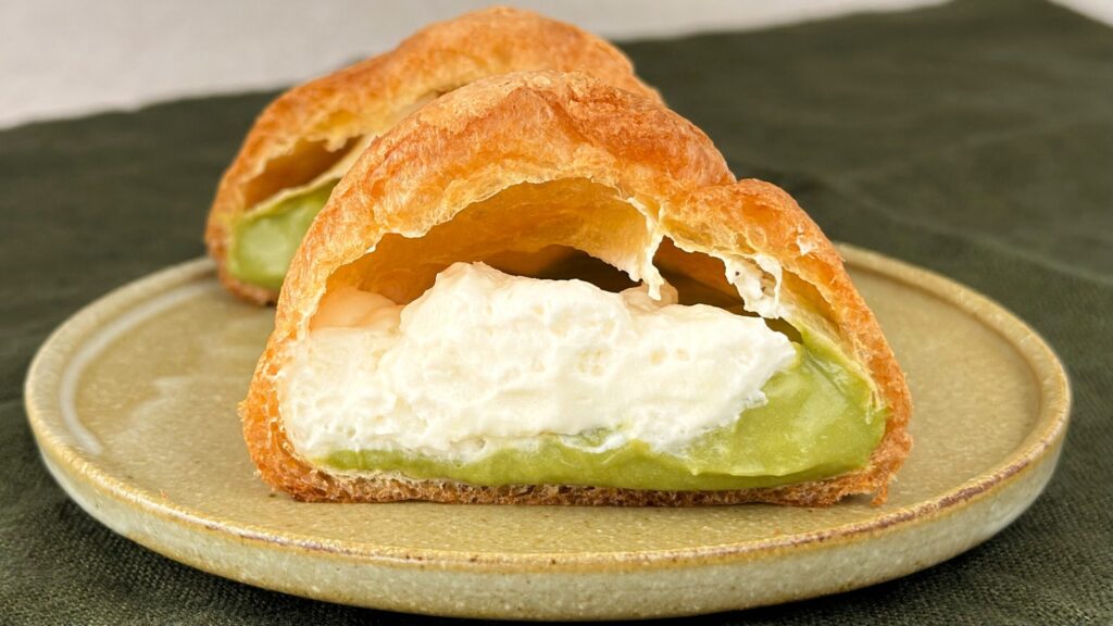 シャトレーゼ_「ダブルシュークリーム 抹茶ミルク」の断面