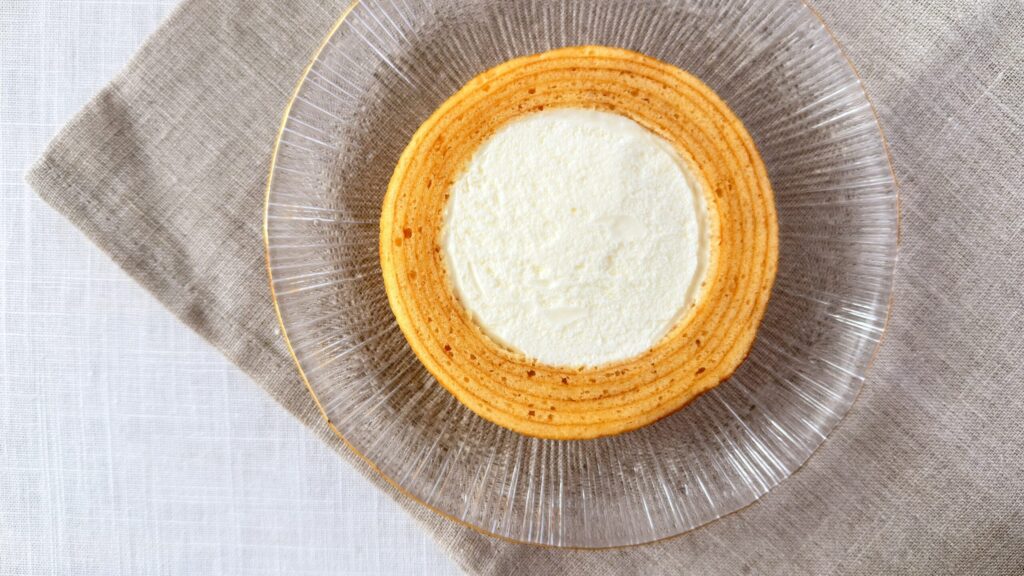 シャトレーゼ_「純生バウムクーヘン」の皿のせ