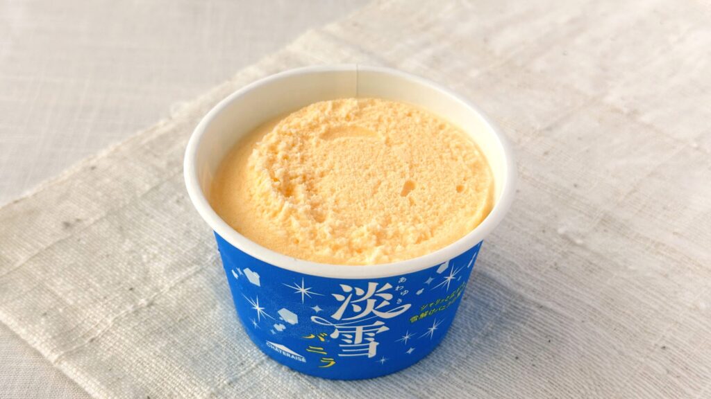 シャトレーゼ_「淡雪バニラ」のパッケージ開け