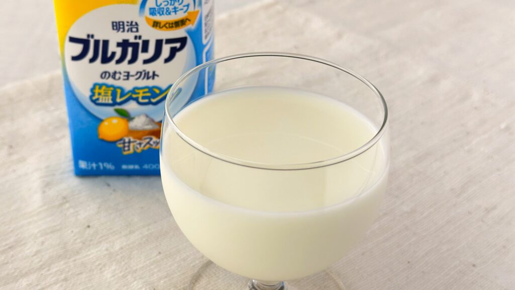 明治_「ブルガリアのむヨーグルト 塩レモン 400g」と中身