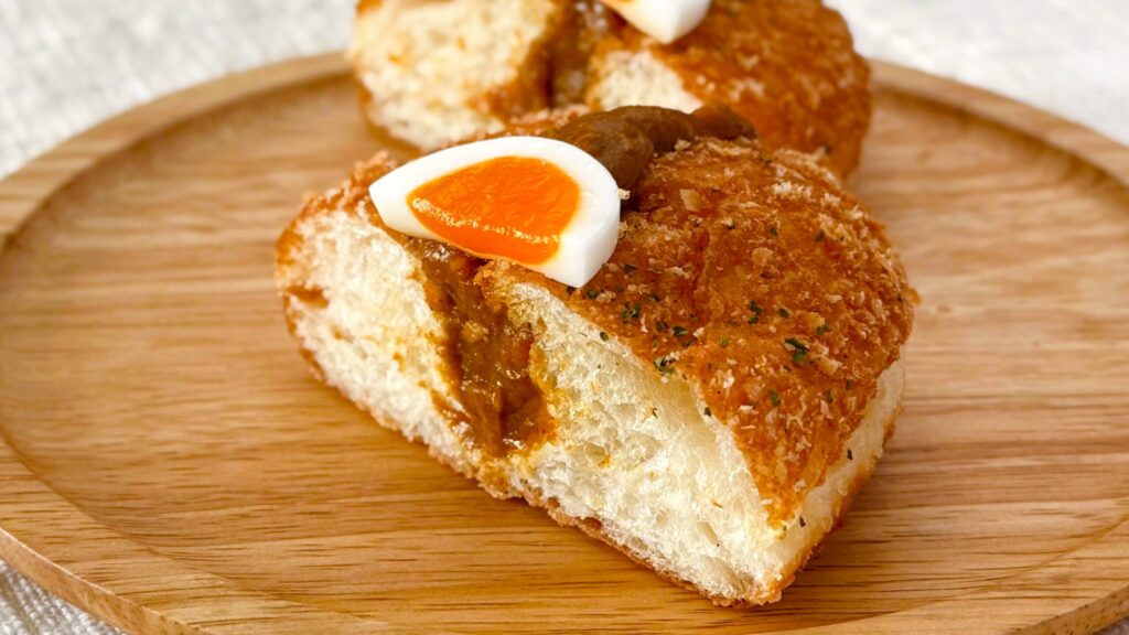 ミスタードーナツ_「ザクもっちドッグ 欧風カレー」の断面