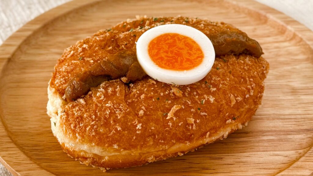 ミスタードーナツ_「ザクもっちドッグ 欧風カレー」の皿のせ