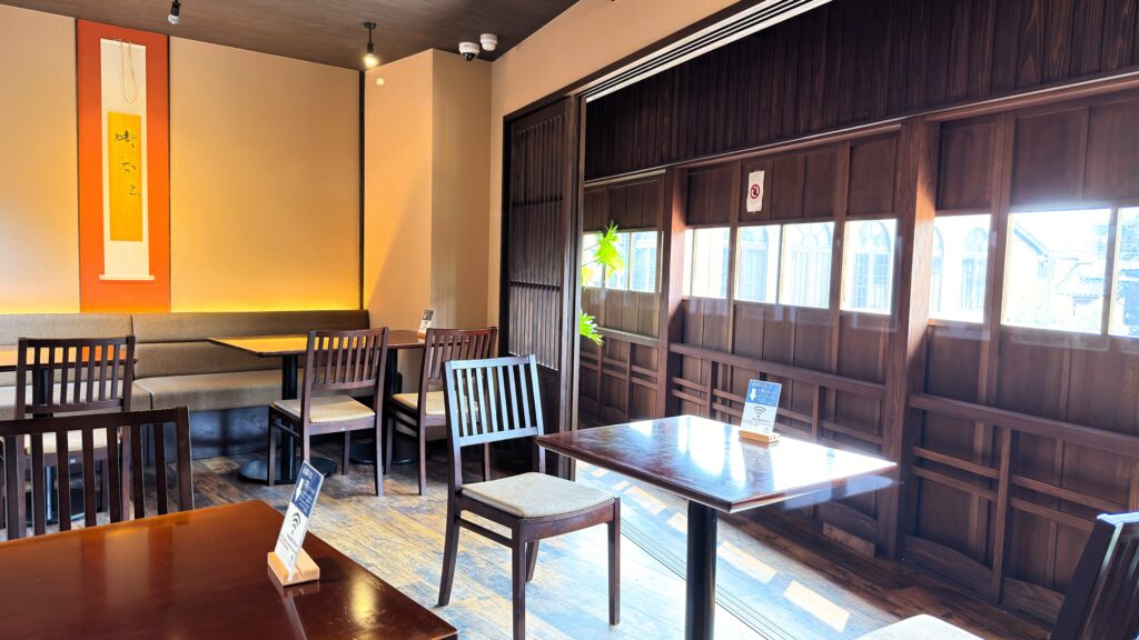 和菓子村上東山店_店内2階席の様子