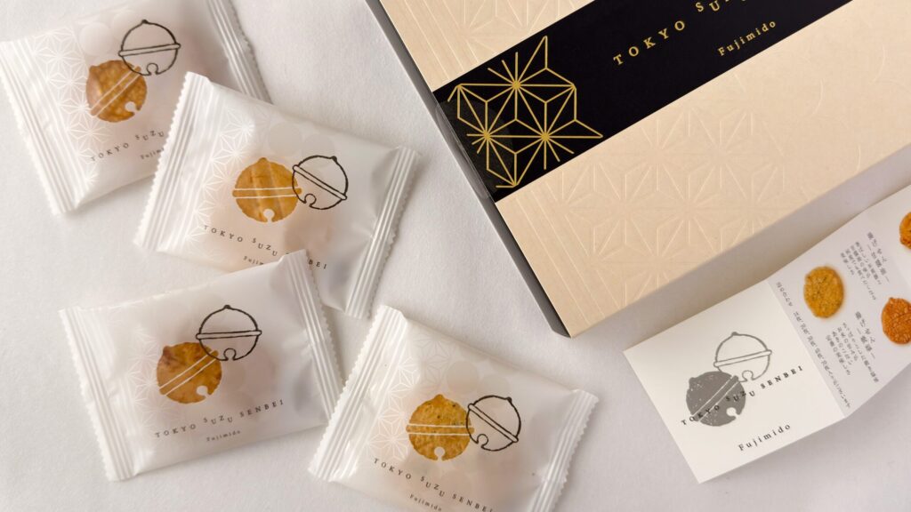 富士見堂_小袋に入った「東京鈴せんべい」とパッケージ