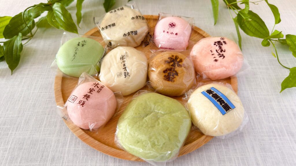 氷室饅頭_「森八」や「うら田」などのパッケージが並んでいる様子