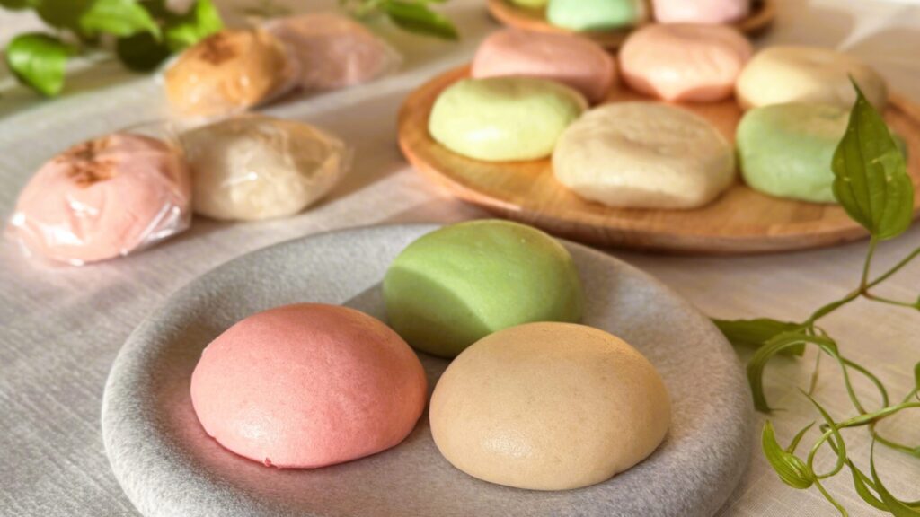 氷室饅頭_「森八」や「うら田」などの氷室饅頭が並んでいる様子