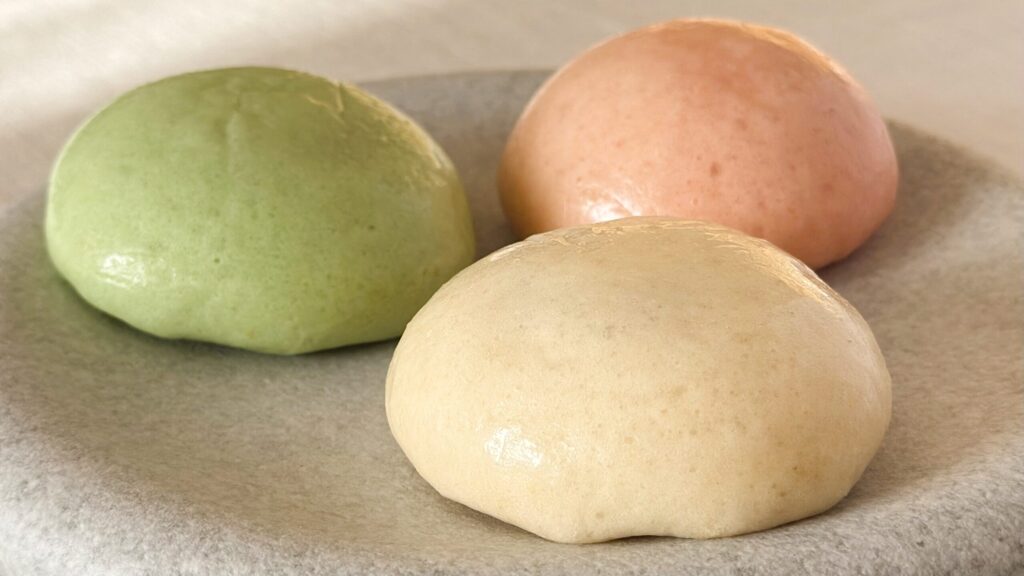 落雁諸江屋_丸皿に盛り付けた「氷室まんじゅう」