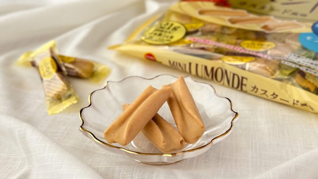 モンテール×ブルボン_袋から取り出した「ミニルマンドカスタード風味」