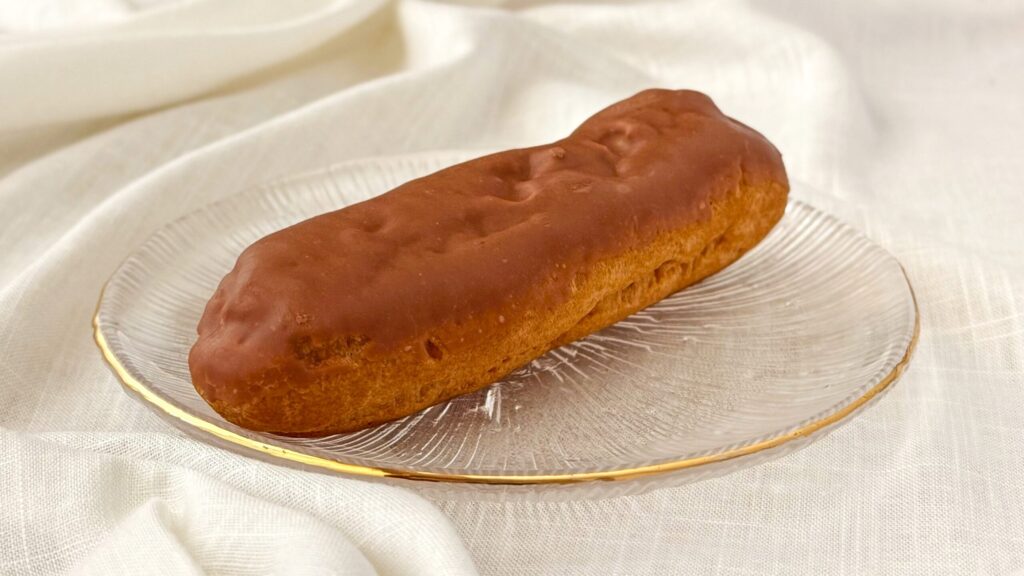 モンテール×ブルボン_「ルマンド風エクレア」の皿のせ