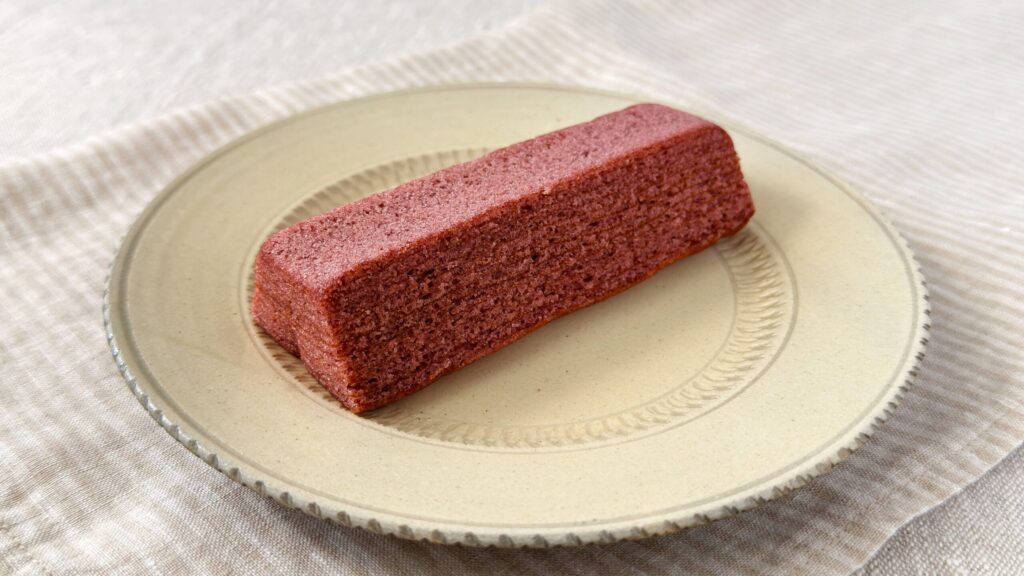 無印良品_「不揃い 紫さつまいもバウム」の皿のせ