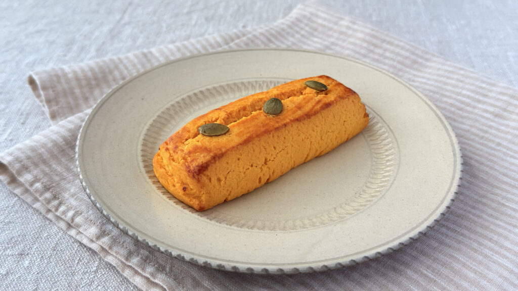 無印良品_「不揃い かぼちゃスコーン」の皿のせ