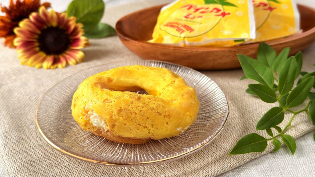 ビアードパパ_袋から取り出した「パインアメシュー」