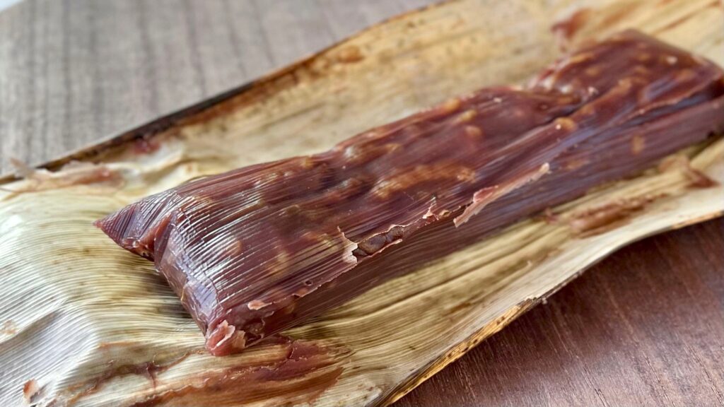 松葉屋_竹皮に包まれた「比咩くるみ」