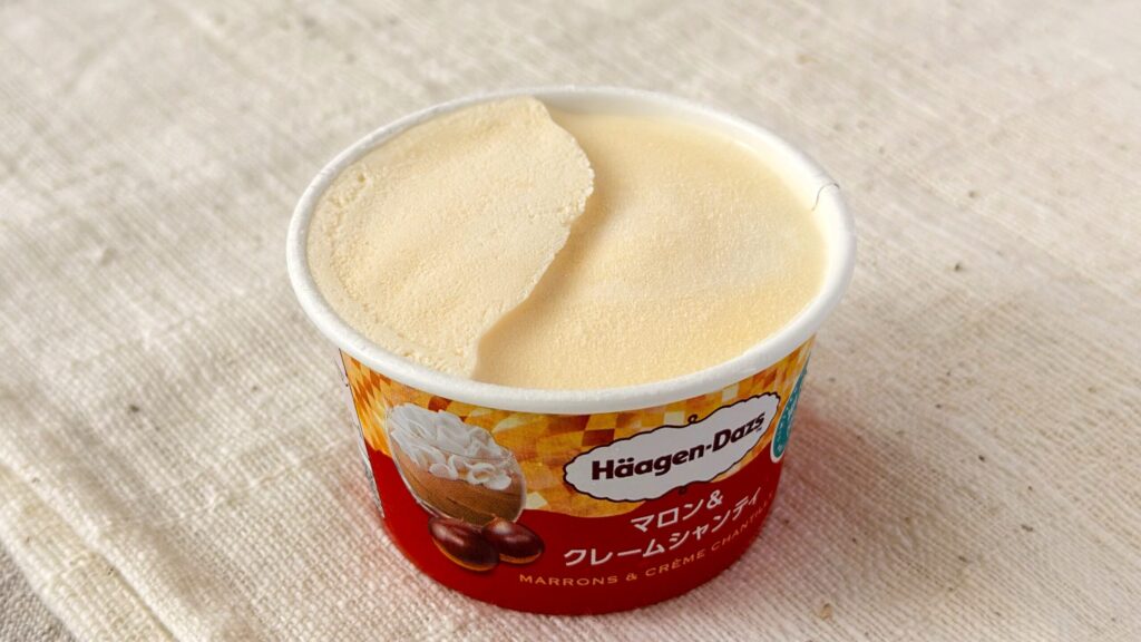 ハーゲンダッツ_「マロン&クレームシャンティ」の蓋開け