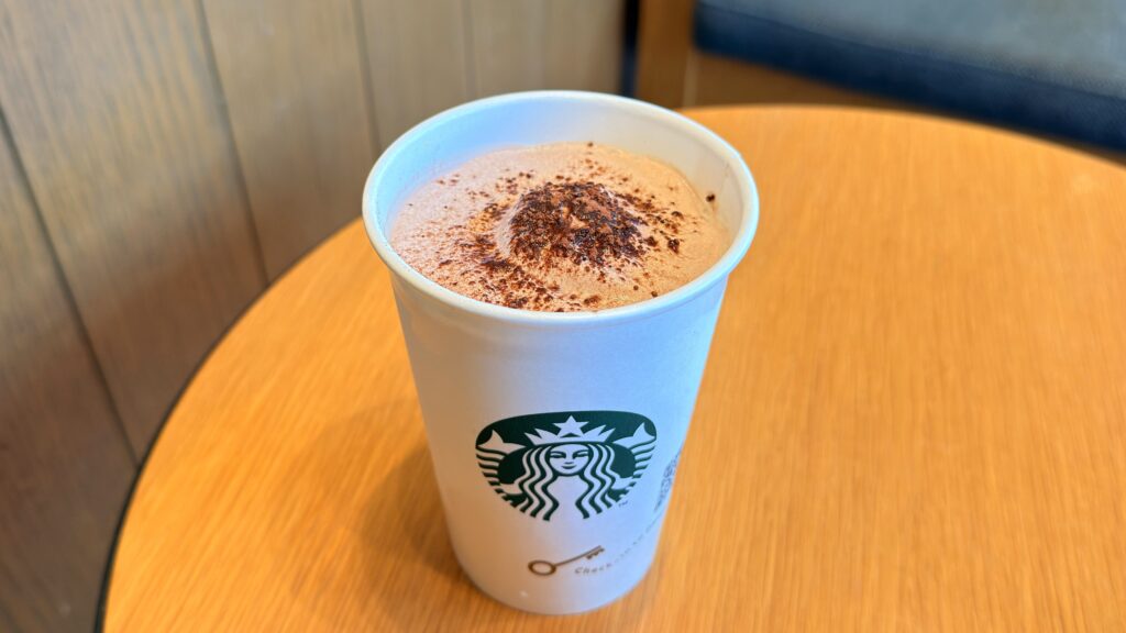 スターバックス_カップに入った「チョコレート ムース ラテ(アイス)」