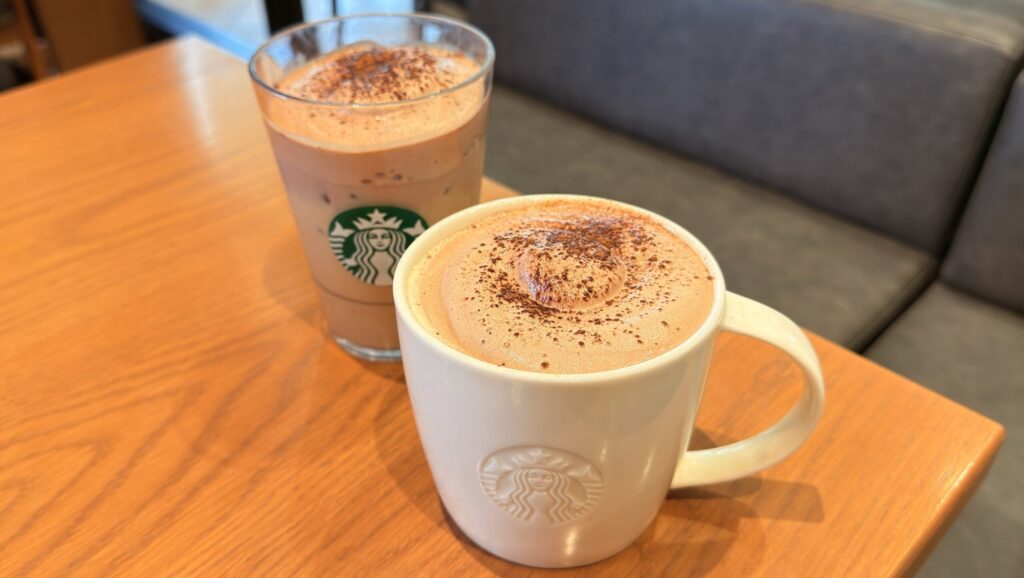 スターバックス_チョコホイップクリームがのった「チョコレート ムース ラテ」