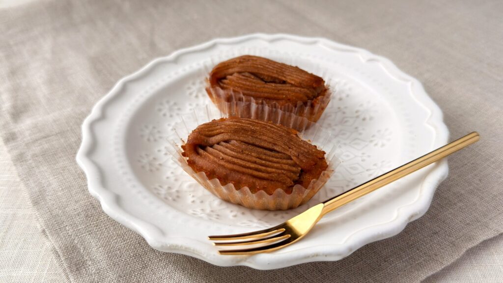 シーキューブ_「焼きティラミス マロンラテ」の皿盛り