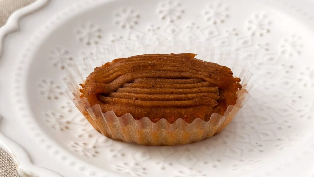 シーキューブ_「焼きティラミス マロンラテ」の皿のせ