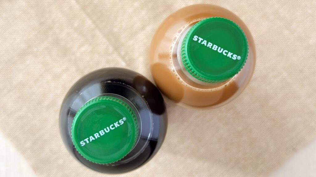 スターバックス_「スターバックス® COFFEE OF THE DAY ブラック」と「スターバックス® COFFEE OF THE DAY カフェラテ」のパッケージのキャップ