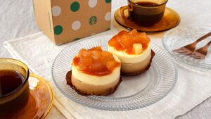 スターバックス_「洋なしとキャラメルの紅茶ケーキ」の皿盛り