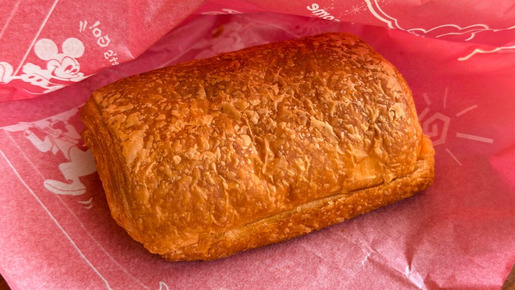 東京ディズニーシー_「ホットデニッシュサンド（ツナ＆チーズ）」の表面