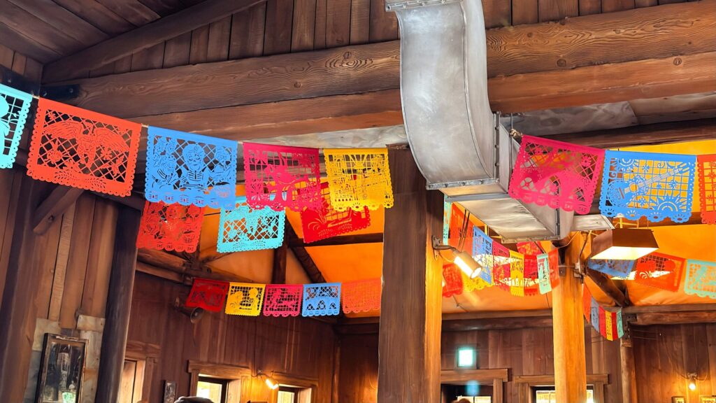 東京ディズニーシー_「ユカタン・ベースキャンプ・グリル」の店内の様子