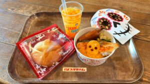 東京ディズニーシー_「ユカタン・ベースキャンプ・グリル」のスペシャルメニューとカラベラ風のお面