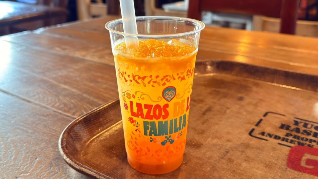 東京ディズニーシー_「ユカタン・ベースキャンプ・グリル」リメンバー・ミー」ドリンク（オレンジ＆マンダリンオレンジ）