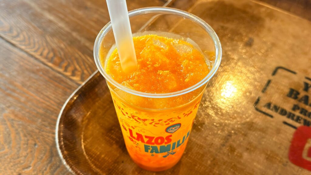 東京ディズニーシー_お盆にのった「リメンバー・ミー」ドリンク（オレンジ＆マンダリンオレンジ）」