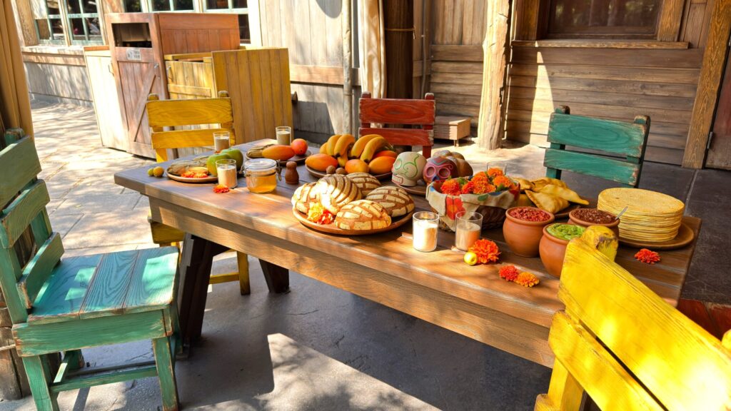 東京ディズニーシー_「ユカタン・ベースキャンプ・グリル」のテラス席に飾られたデコレーション