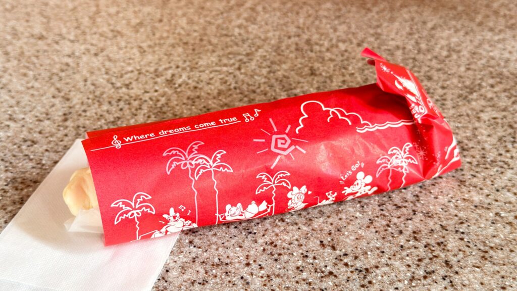 ディズニーランド_パッケージにはいった「ギョウザドッグ」