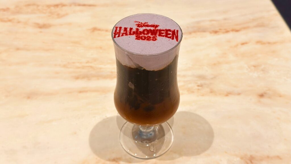 ディズニーランド_センターストリート・コーヒーハウスの「スペシャルデザートセット」のアイスカフェモカ（クラッシュコーヒーゼリー＆紫イモのホイップ）