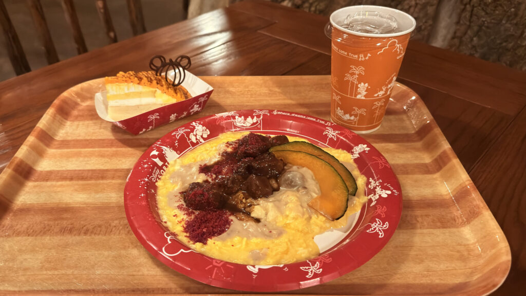 ディズニーランド_グランマ・サラのキッチンの「スペシャルセット」がお盆に乗っている様子