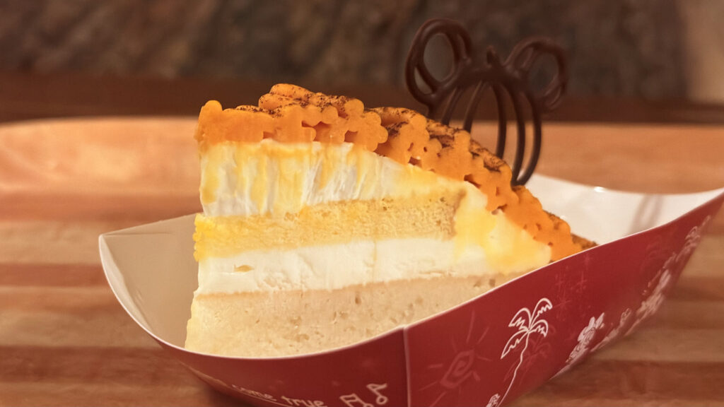 ディズニーランド_グランマ・サラのキッチン「スペシャルセット」のパンプキンケーキの断面