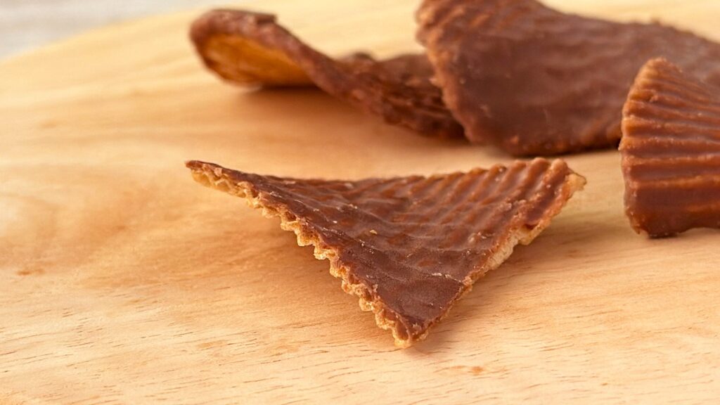 無印良品_「チョコがけポテトチップス」の断面