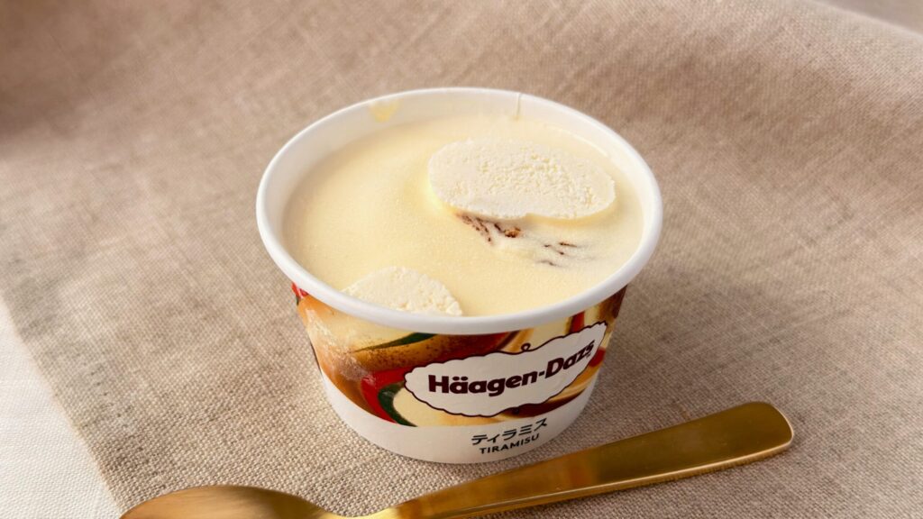 ハーゲンダッツ_「世界のデザート セレクション」のティラミスのふた開け