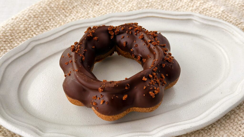 ミスタードーナツ_「ポン・デ・濃厚ショコラカスタード」の皿のせ