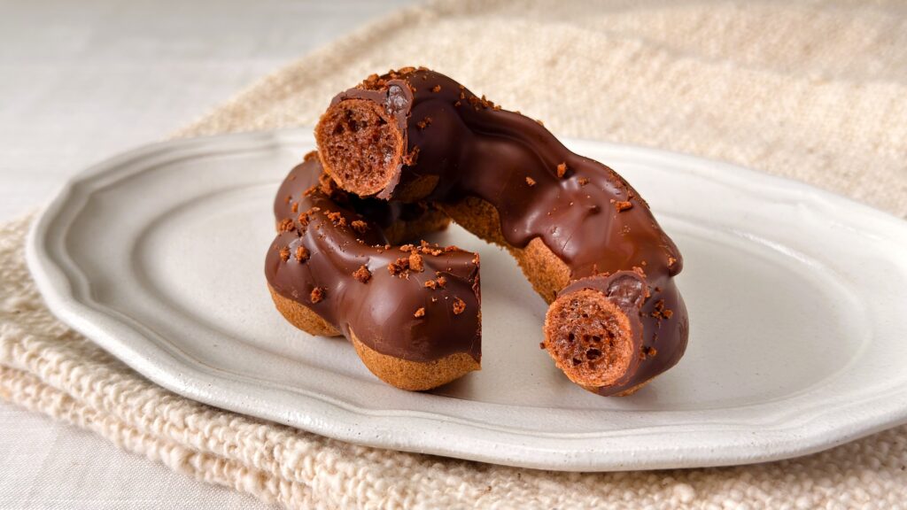 ミスタードーナツ_「ポン・デ・濃厚ショコラカスタード」の断面