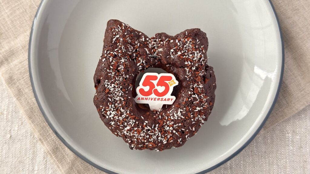 ミスタードーナツ_ネットオーダー限定「衝撃!焼きチョコブラックサンダーキャット」の皿のせ