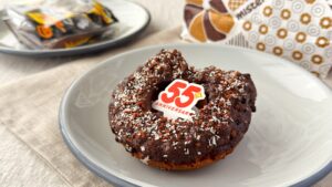 ミスタードーナツ_ネットオーダー限定「衝撃!?焼きチョコブラックサンダーキャット」の皿盛り